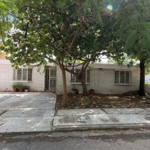 CASA EN RENTA SEMIAMUEBLADA EN FRACCIONAMIENTO VALLE DE AGUAYO