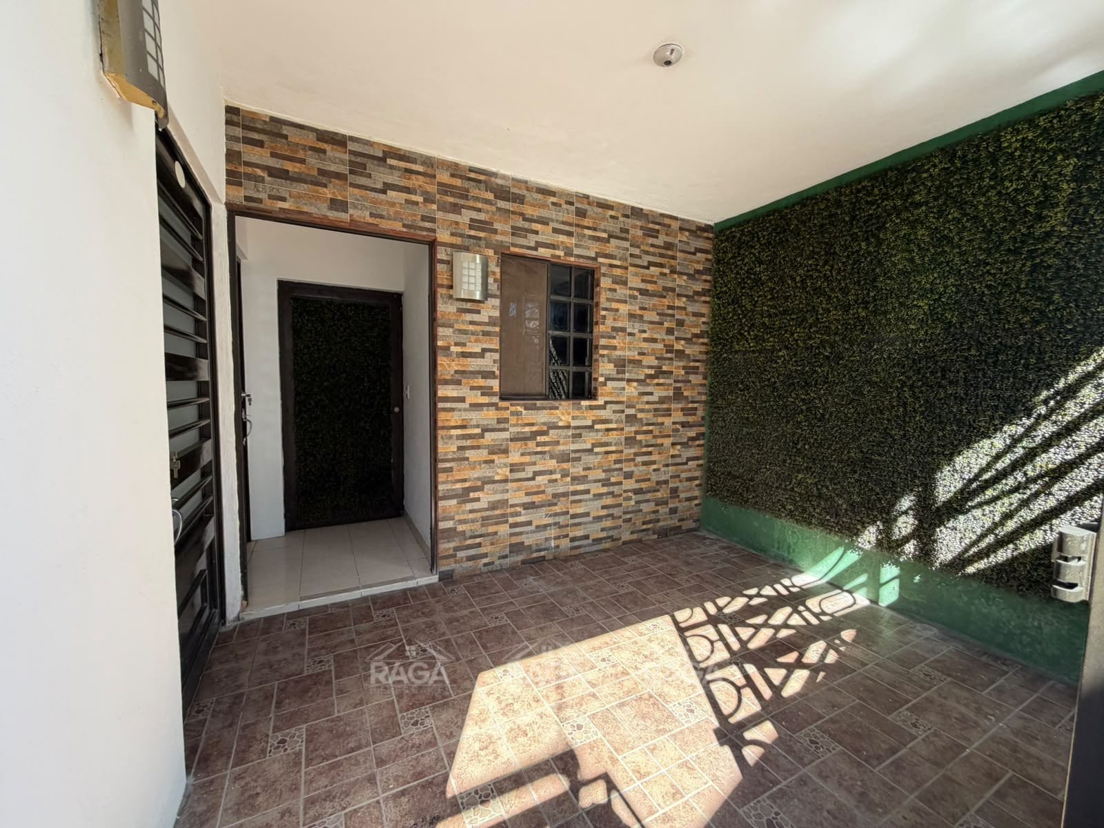 CASA SOBRE AVENIDA LAS TORRES!!! AL NORTE DE LA CIUDAD - Imagen 10