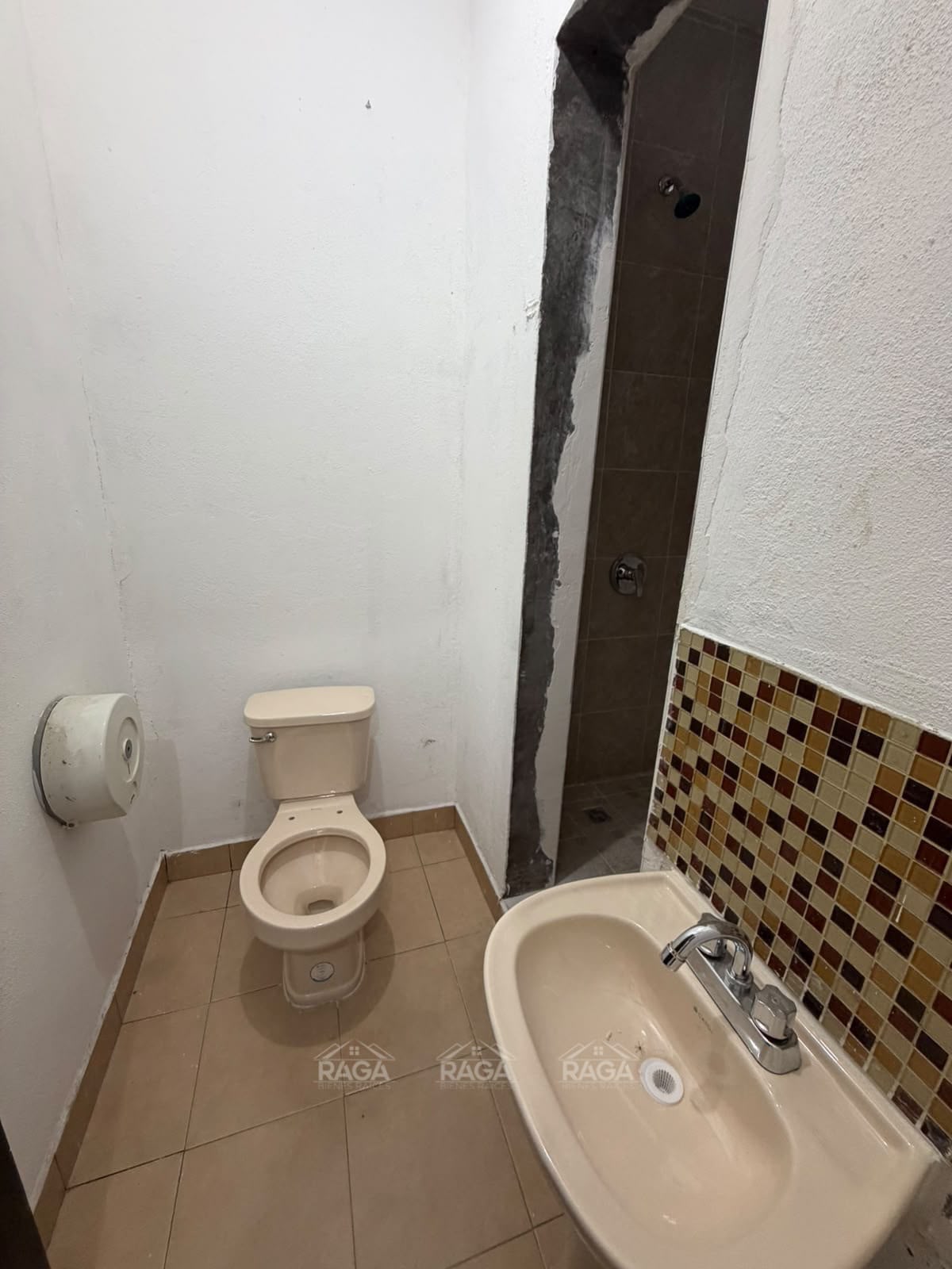 CASA SOBRE AVENIDA LAS TORRES!!! AL NORTE DE LA CIUDAD - Imagen 28
